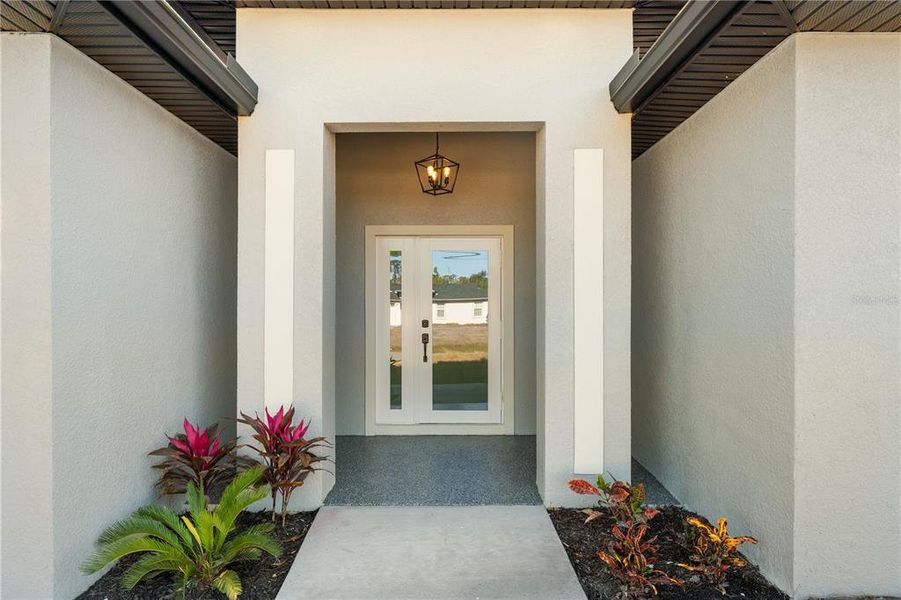 Exterior details and patio area of a home in , North Port (Image 3).