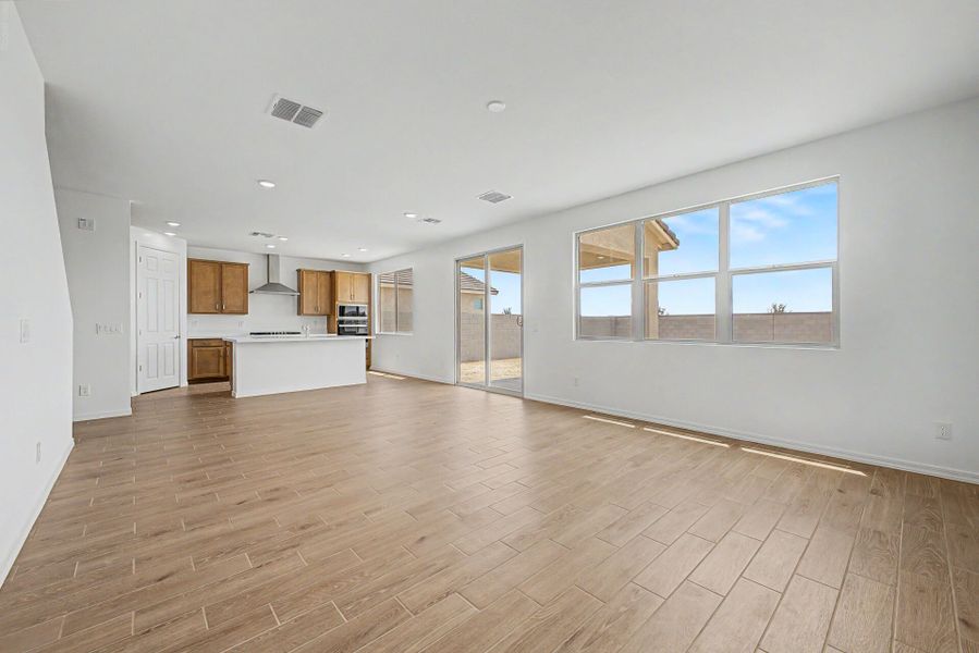 Spacious, unfurnished interior of a new home in Soleo, San Tan Valley (Image 8).