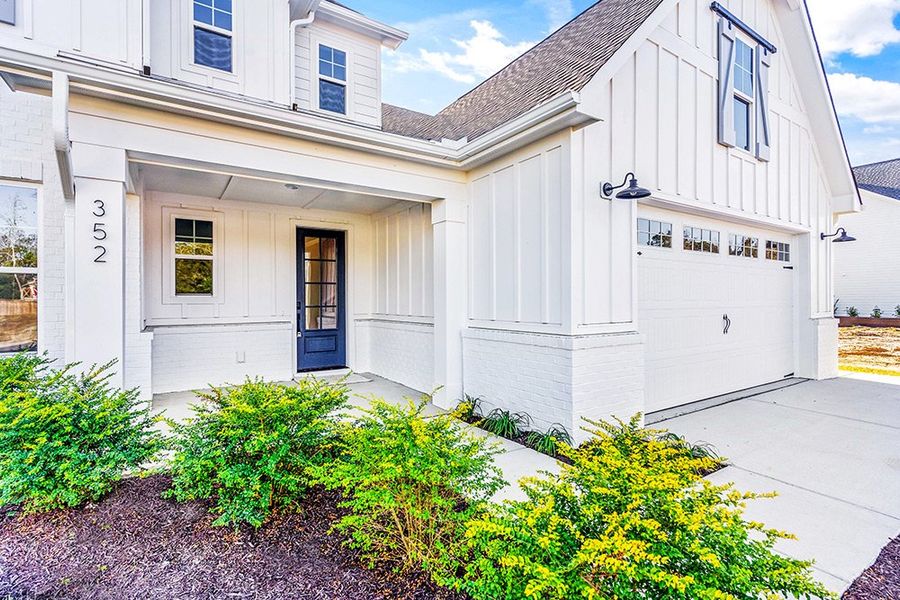 Representative exterior details of a home built from the The Chandler by RobuckHomes in Windwater, Hampstead (Image 3).