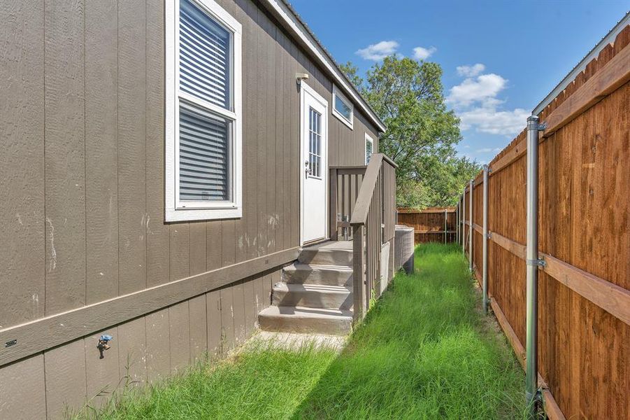 Exterior details and patio area of a home in , Granbury (Image 21).