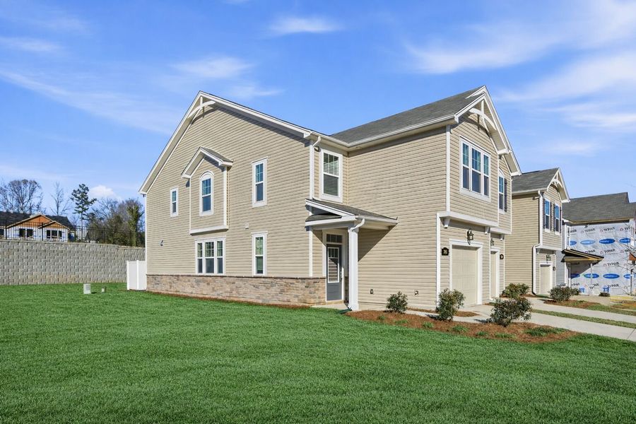 Exterior details and patio area of a home in Hedgecliff Townes, Kannapolis (Image 3).
