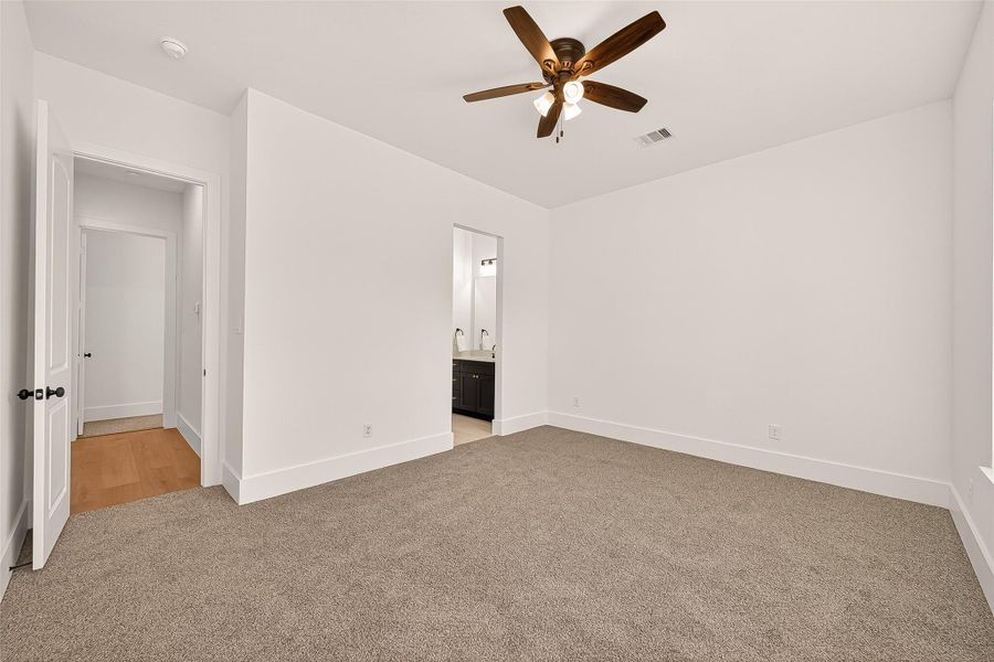 Spacious, unfurnished interior of a new home in , Tomball (Image 40).