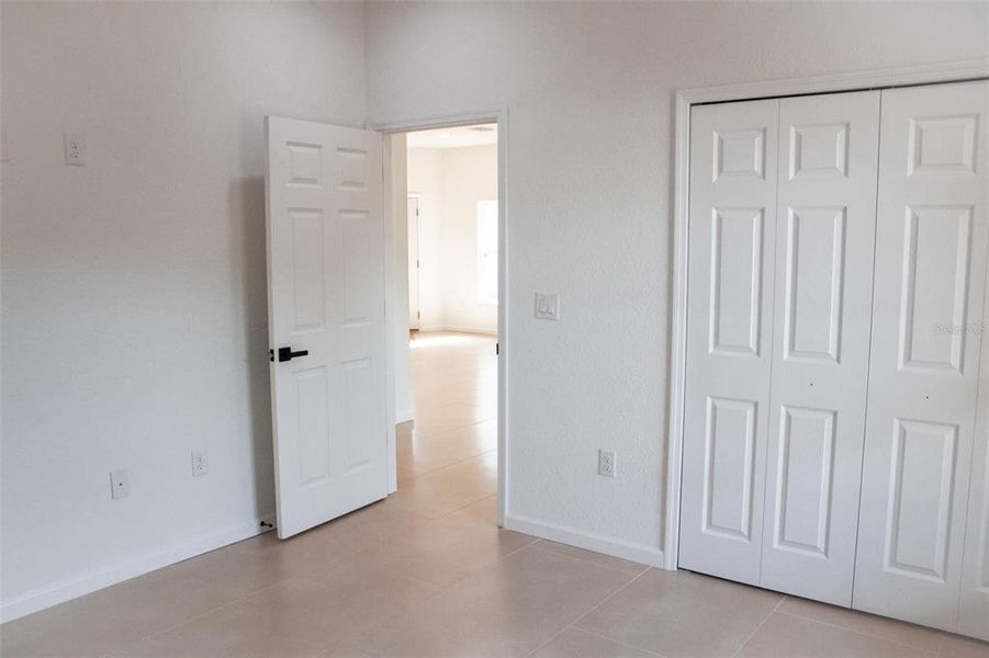 Spacious, unfurnished interior of a new home in , Sebring (Image 9).