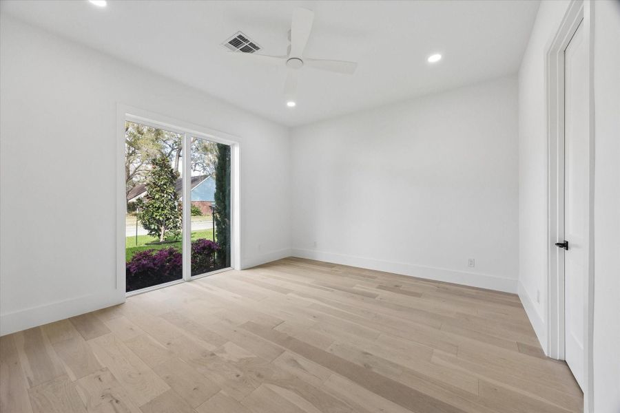 Spacious, unfurnished interior of a new home in , Houston (Image 12).