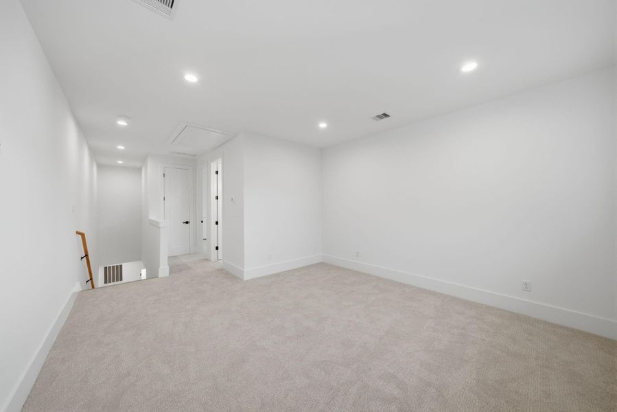 Spacious, unfurnished interior of a new home in , Houston (Image 42).