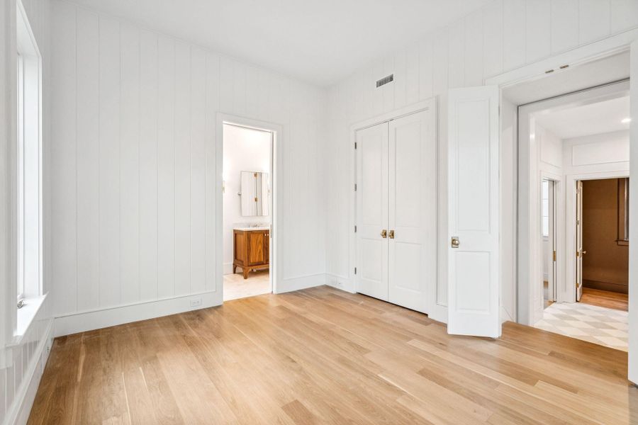 Spacious, unfurnished interior of a new home in , Charleston (Image 18).