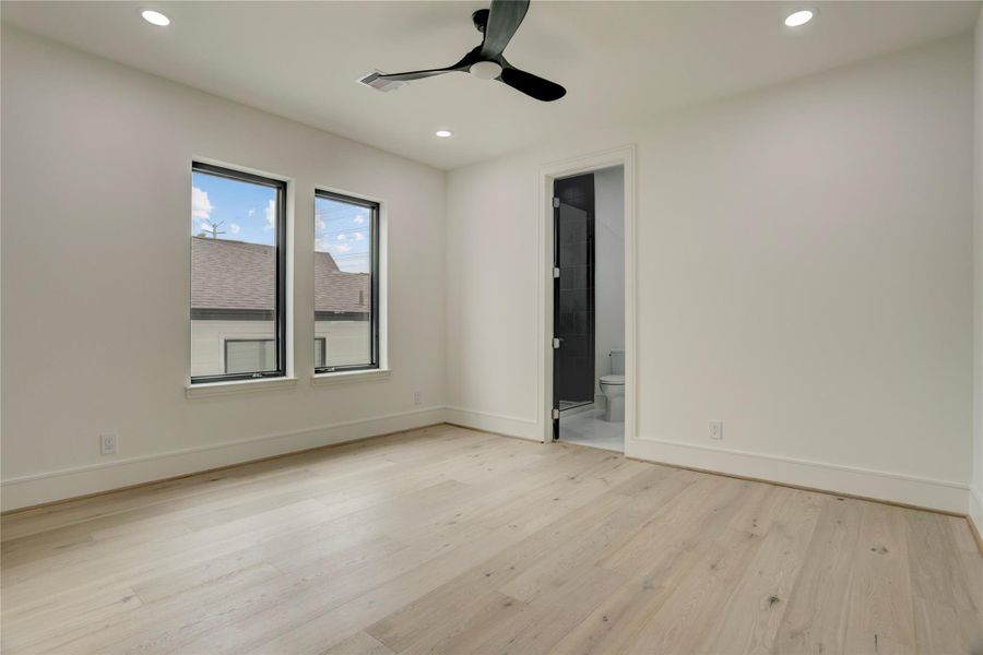 Spacious, unfurnished interior of a new home in , Houston (Image 17).
