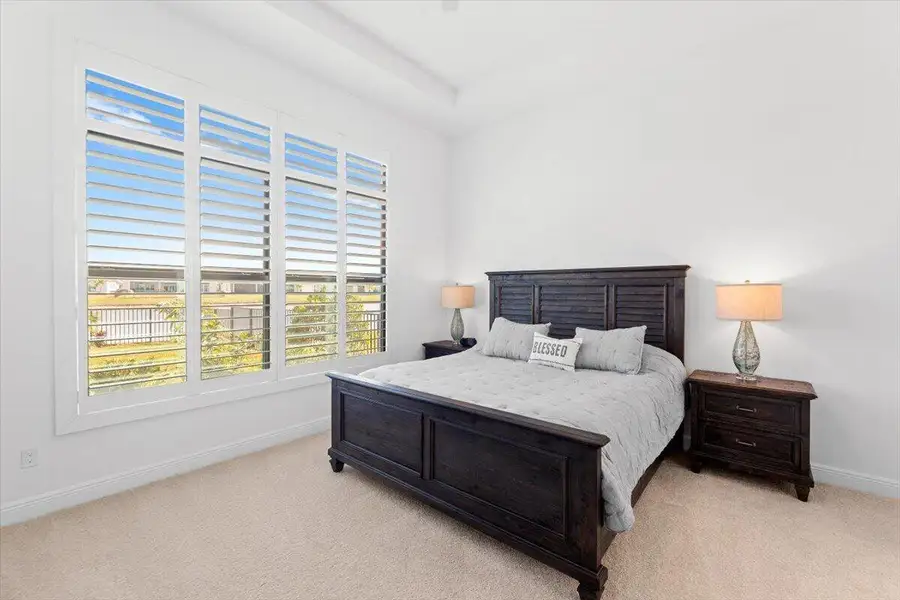 Master bedroom-View of the lake