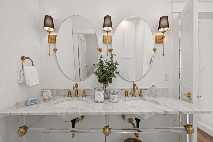 Furnished interior view inside a new home in , Galveston (Image 37).