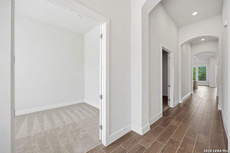 Spacious, unfurnished interior of a new home in Briggs Ranch, San Antonio (Image 25).