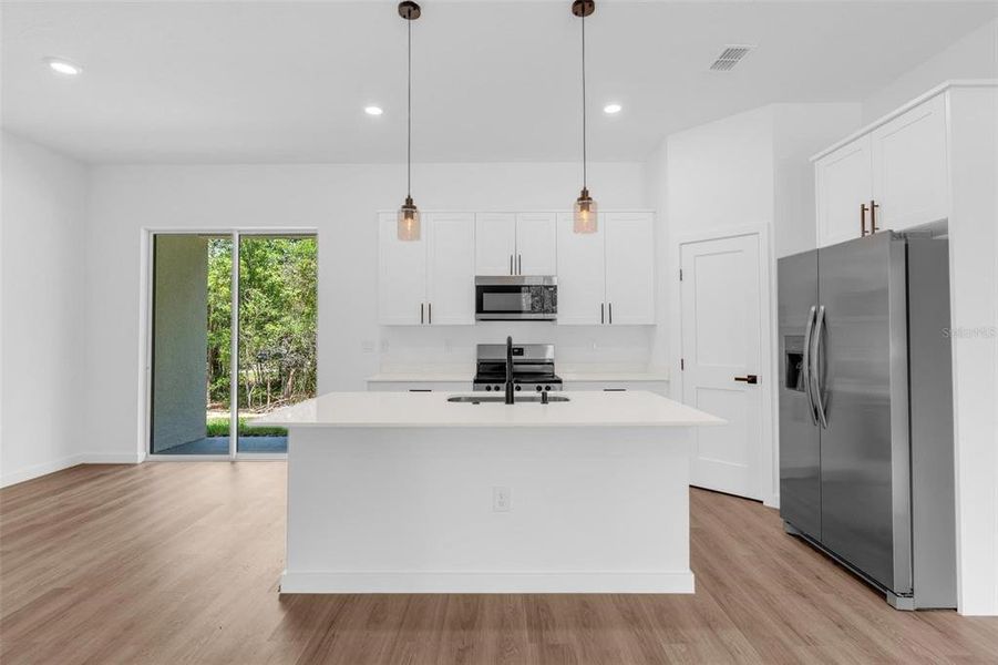 Furnished interior view inside a new home in , Dunnellon (Image 9).