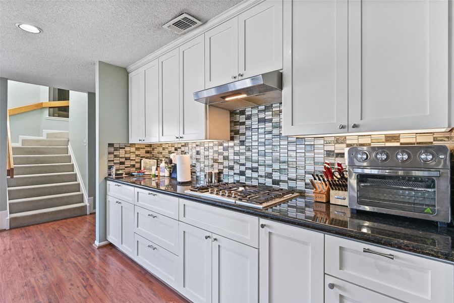 Furnished interior view inside a new home in , Galveston (Image 8).