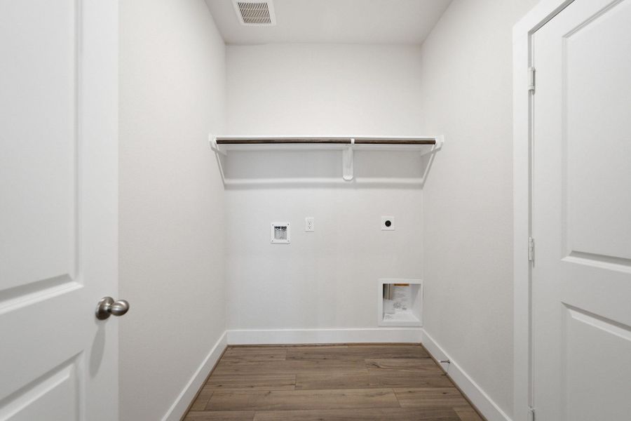 Spacious, unfurnished interior of a new home in Lago Mar, Texas City (Image 19).