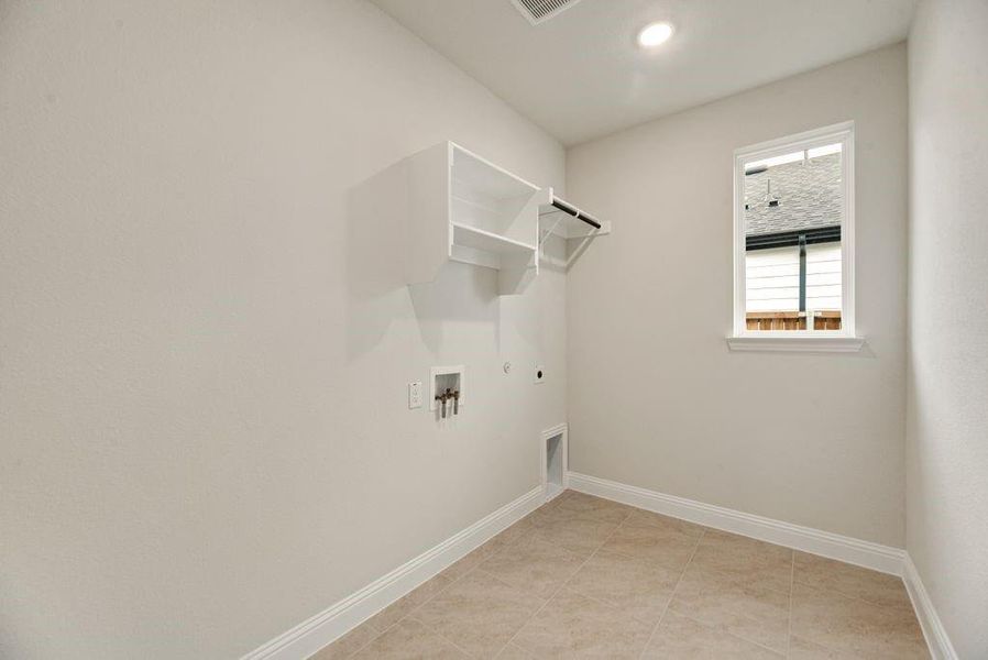Spacious, unfurnished interior of a new home in Creekside of Crowley, Crowley (Image 27).