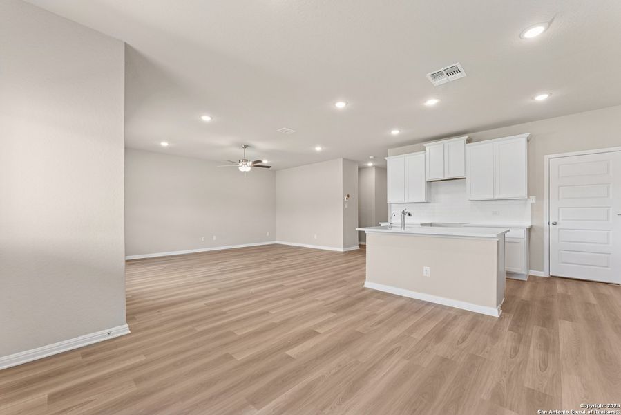 Image 31 of a home in Cinco Lakes. Image 31 of a home in Cinco Lakes.