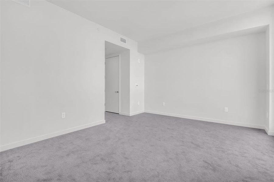 Spacious, unfurnished interior of a new home in , St. Petersburg (Image 64).