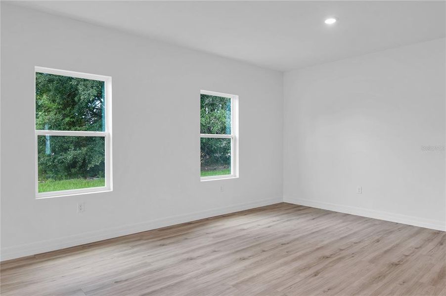 Spacious, unfurnished interior of a new home in , Ocala (Image 14).