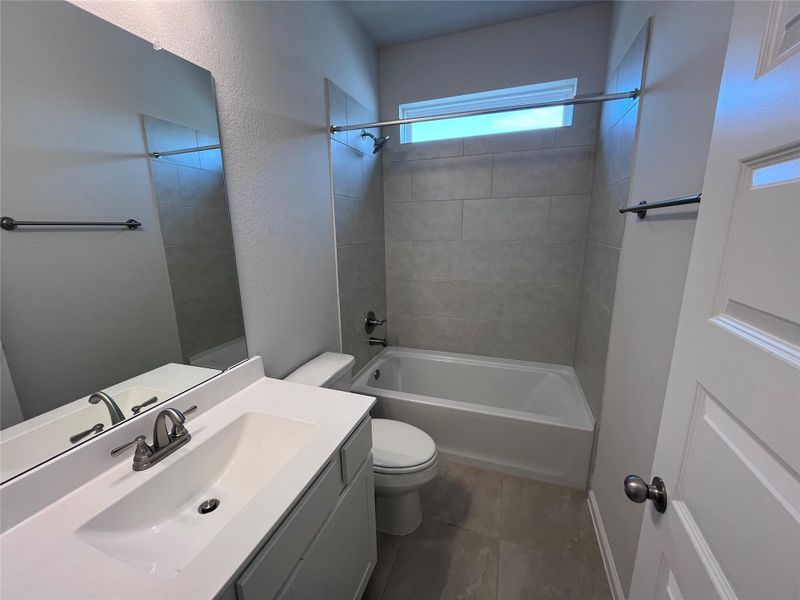 Furnished interior view inside a new home in Kendall Lakes, Alvin (Image 5). Furnished interior view inside a new home in Kendall Lakes, Alvin (Image 5).