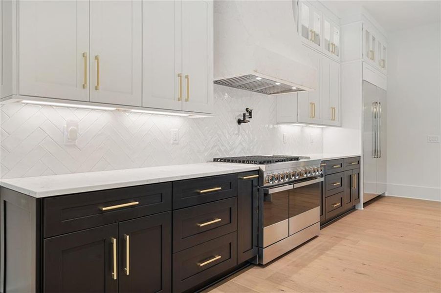 Furnished interior view inside a new home in , Alpharetta (Image 47).