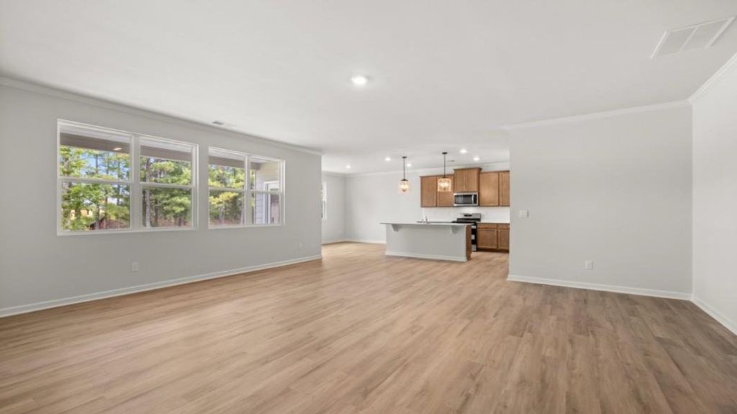 Spacious, unfurnished interior of a new home in Fairway 17 at Mirror Lake, Villa Rica (Image 21).