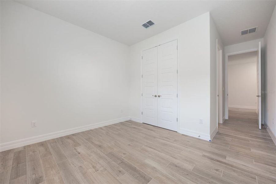 Spacious, unfurnished interior of a new home in Lakes of Mount Dora, Mount Dora (Image 15).