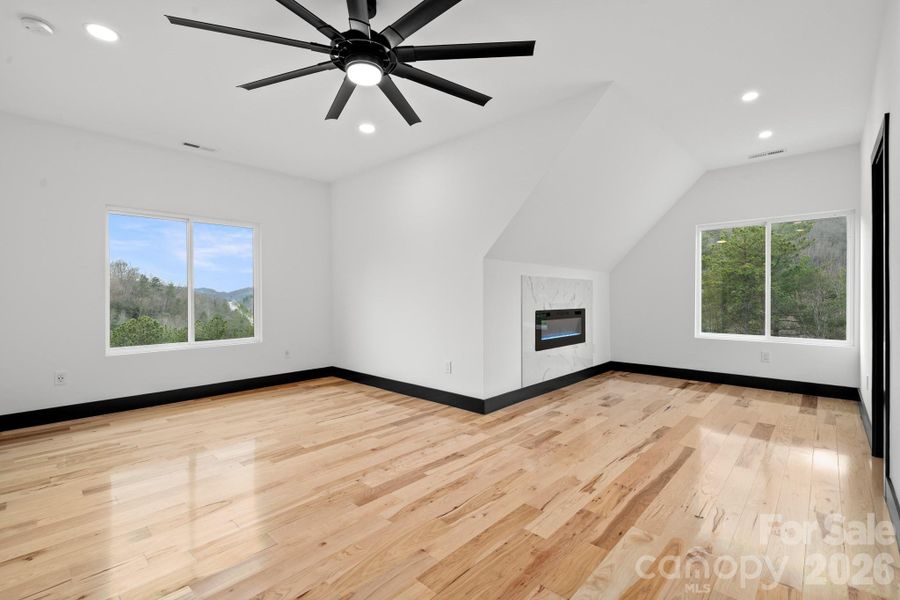Spacious, unfurnished interior of a new home in , Mills River (Image 22).