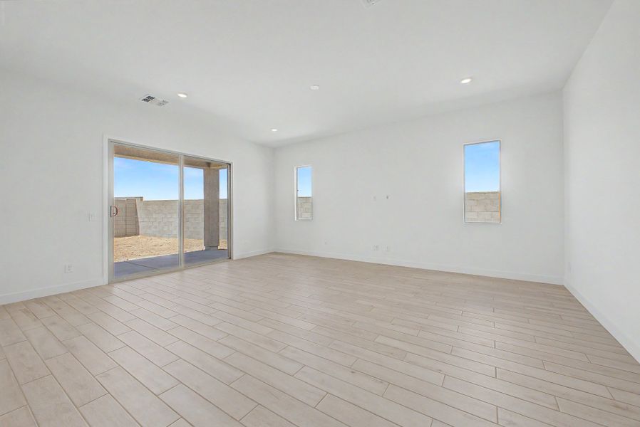 Spacious, unfurnished interior of a new home in Frontera, Surprise (Image 8).