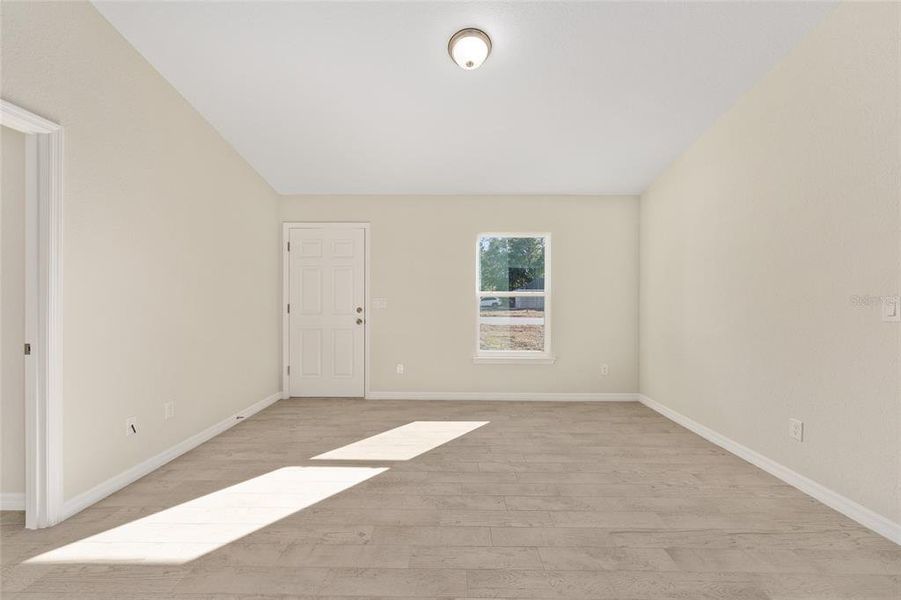 Spacious, unfurnished interior of a new home in , Ocala (Image 16).