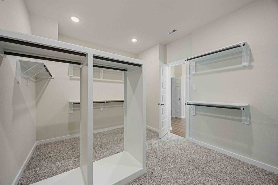 6719 Pelican Lane - Arlington - Owner's Walk-In Closet