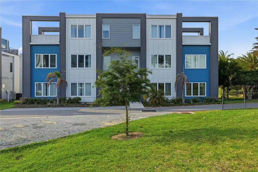 Condo located in Reunion, FL showcasing its design and architecture (Image 3). Condo located in Reunion, FL showcasing its design and architecture (Image 3).
