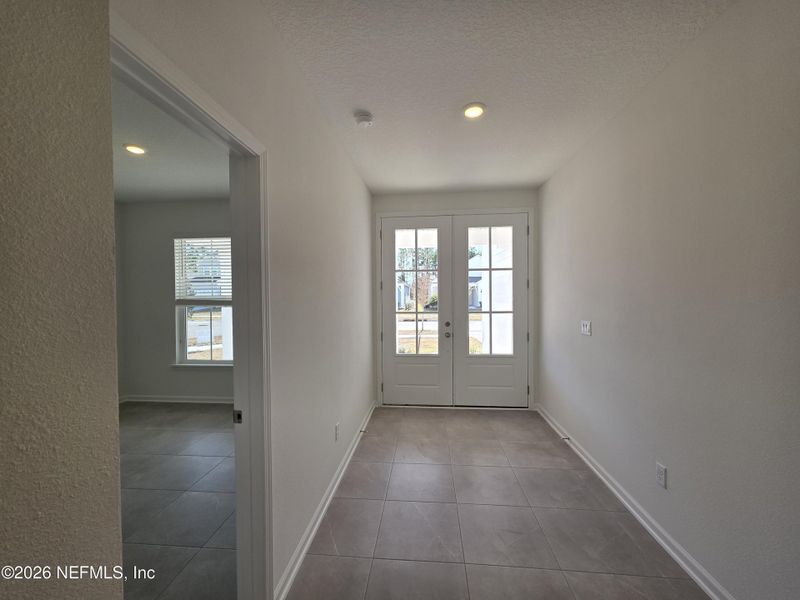 Spacious, unfurnished interior of a new home in Hyland Trail, Green Cove Springs (Image 39).