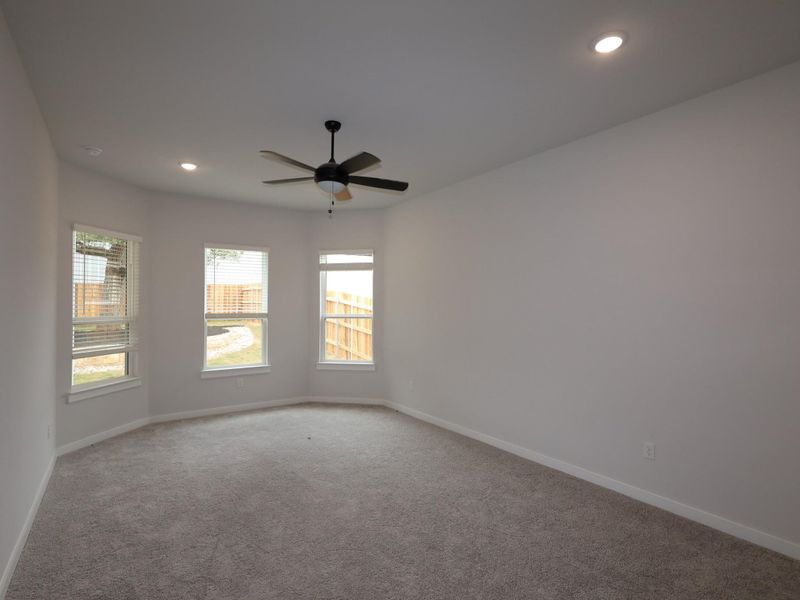 Spacious, unfurnished interior of a new home in Edgewood, Leander (Image 30).