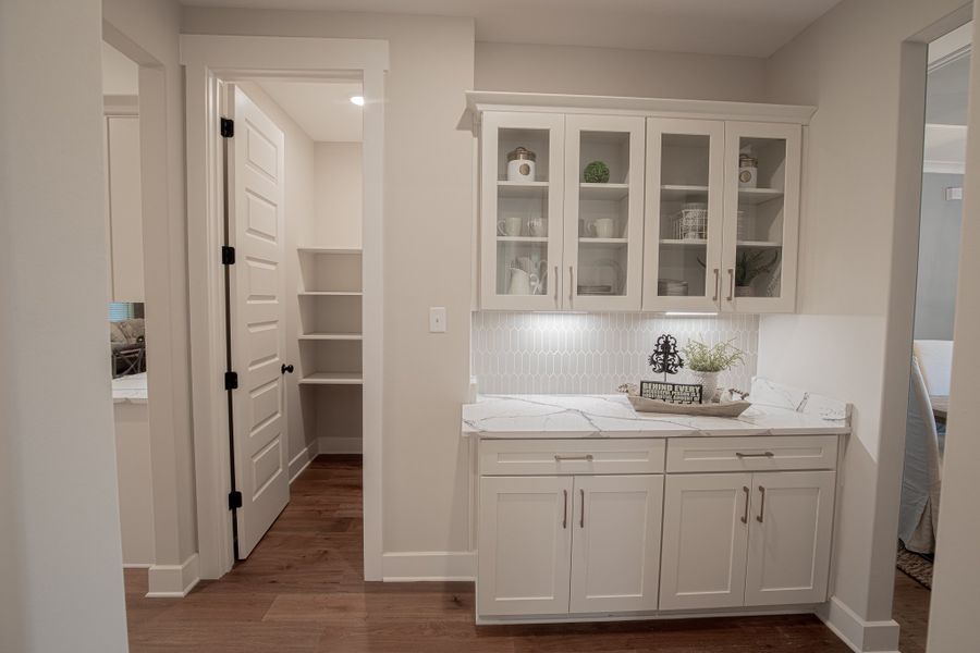 Representative furnished interior of a home built from the Huntington by Grant & Co in White Oak, Arlington (Image 8).