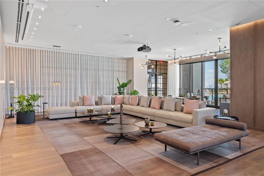 Community amenities in , Miami (Image 32).