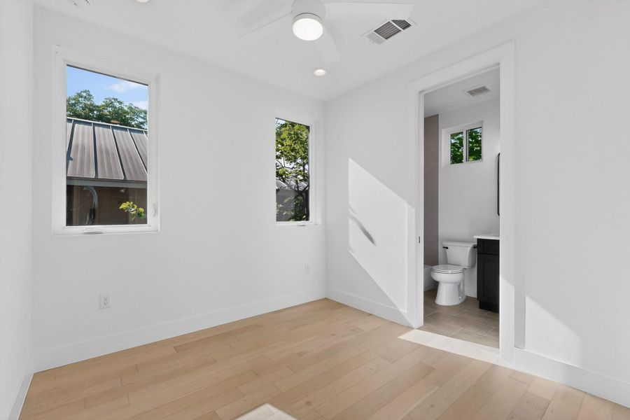 Spacious, unfurnished interior of a new home in , Austin (Image 25).