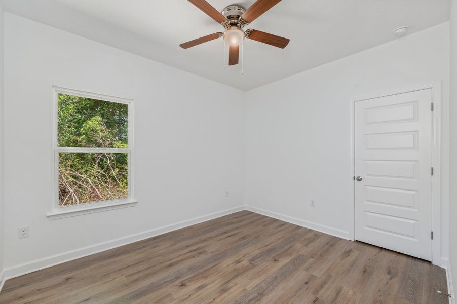 Representative unfurnished interior of a home built from the Franklin by CJL Homes in McCarthy Estates, Defuniak Springs (Image 29).