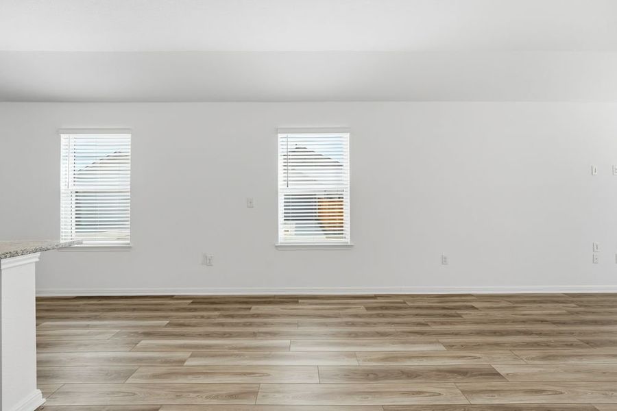 Spacious, unfurnished interior of a new home in Longview, Del Valle (Image 11).