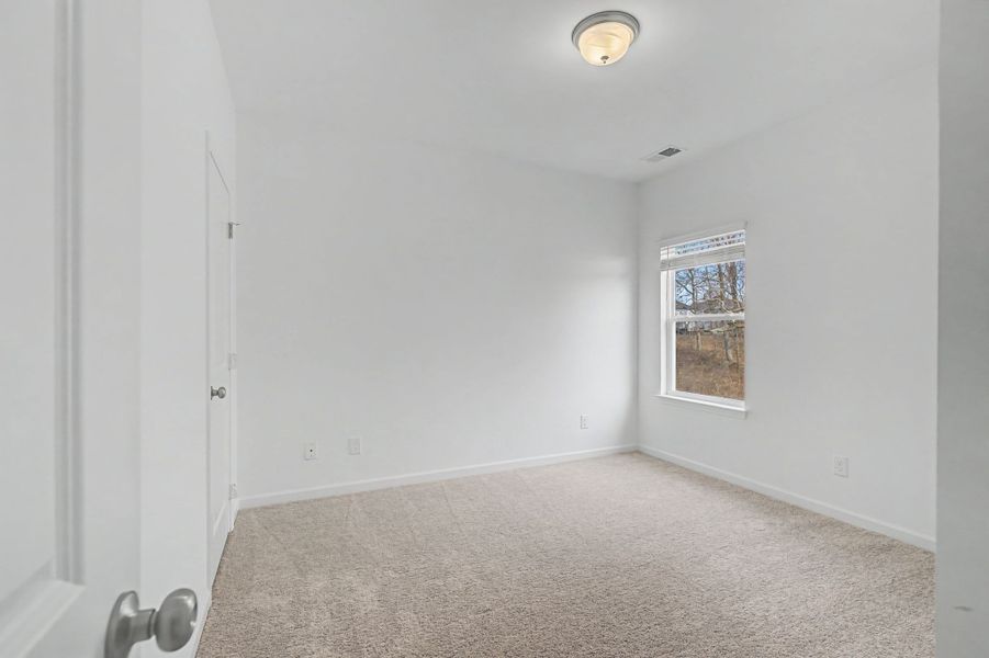 Spacious, unfurnished interior of a new home in The Oaks, Clarksville (Image 24).