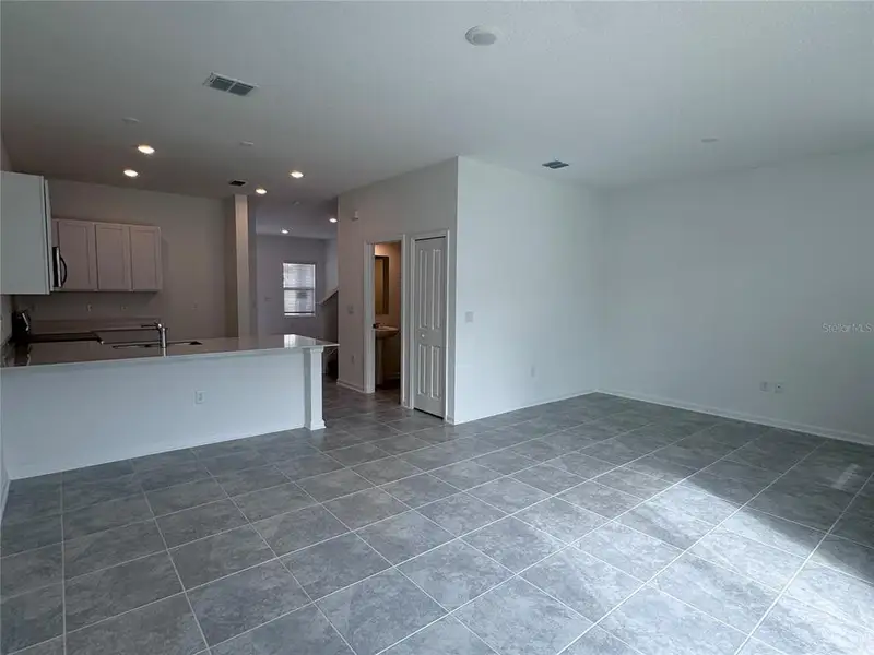 Spacious, unfurnished interior of a new home in , Kissimmee (Image 13).