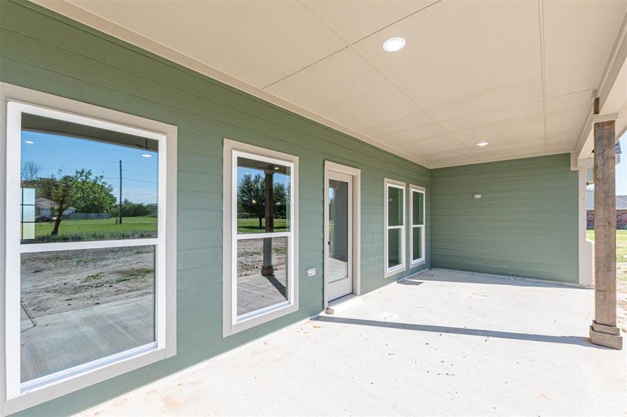 Exterior details and patio area of a home in , Wills Point (Image 19).
