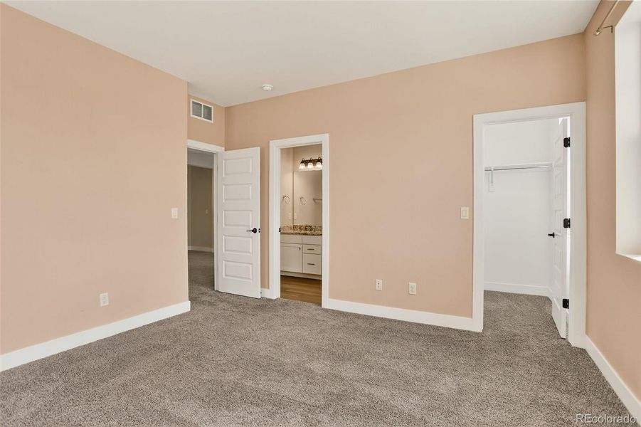 Bed 4 with ensuite bath, carpet and custom paint Bed 4 with ensuite bath, carpet and custom paint