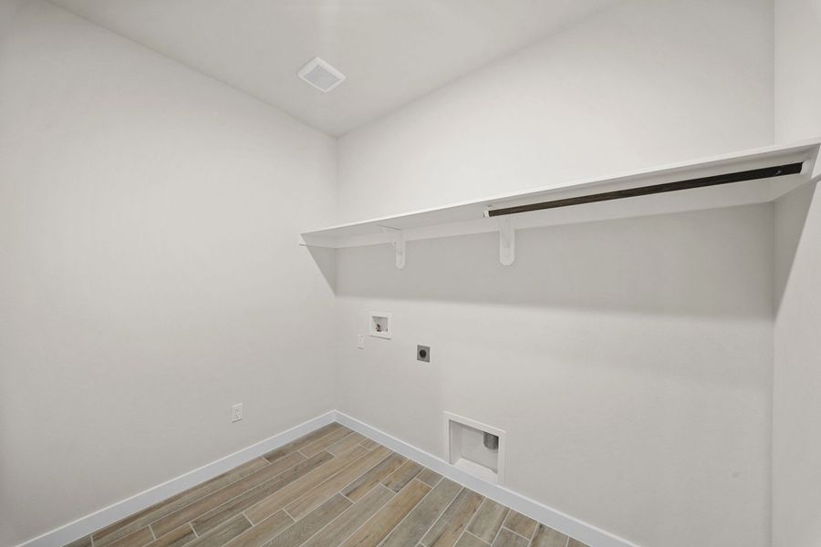 Spacious, unfurnished interior of a new home in Alberta Heights, Edinburg (Image 17).