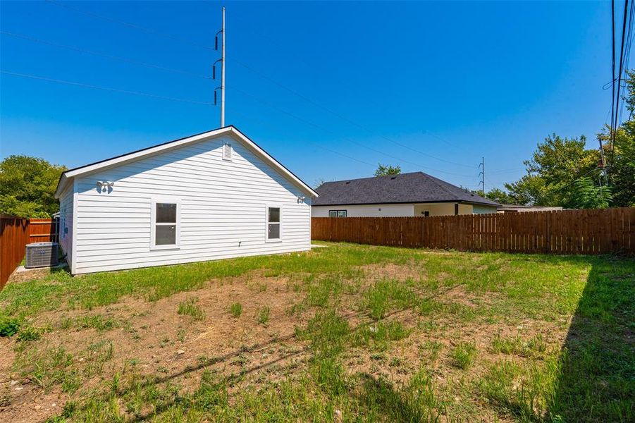 Front exterior of a new home in , Fort Worth, TX, highlighting curb appeal (Image 17).