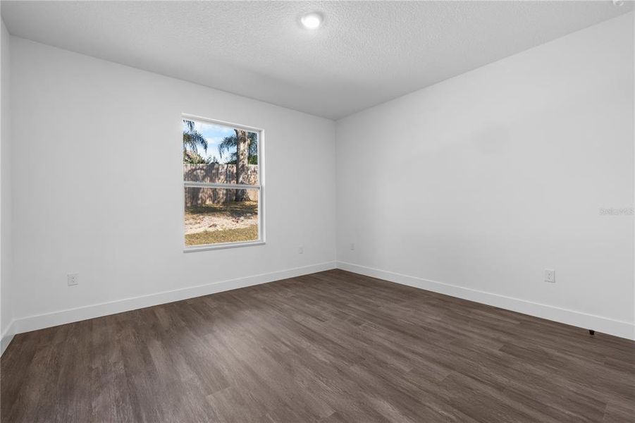 Spacious, unfurnished interior of a new home in , Deland (Image 41).