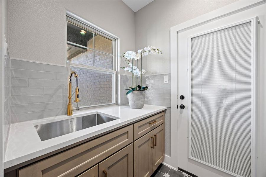 Furnished interior view inside a new home in , Cleburne (Image 16).