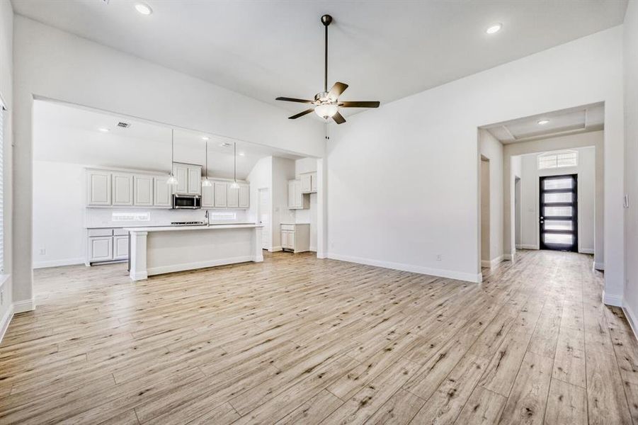 Spacious, unfurnished interior of a new home in Heartland, Heartland (Image 15).