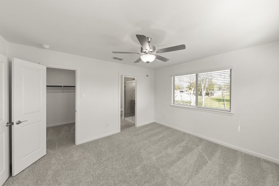 Spacious, unfurnished interior of a new home in Town Park, Princeton (Image 14).