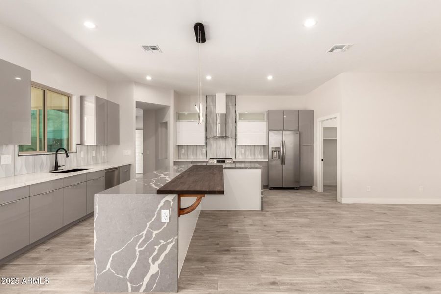 12 - Western Star 24825