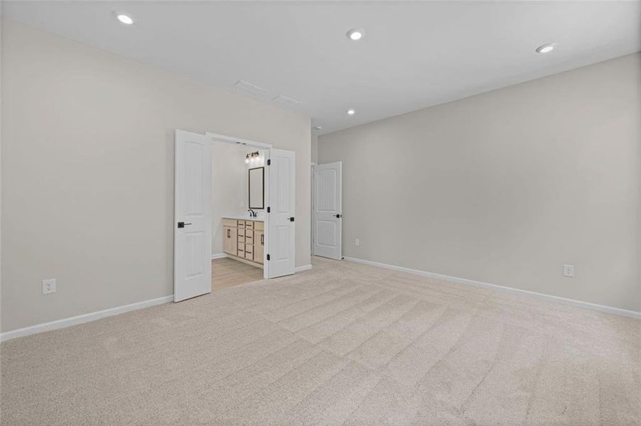 Spacious, unfurnished interior of a new home in Easton Park, Dallas (Image 29).