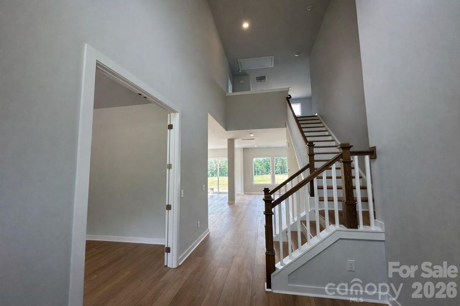 Spacious, unfurnished interior of a new home in Hardy Pond, Rock Hill (Image 9).